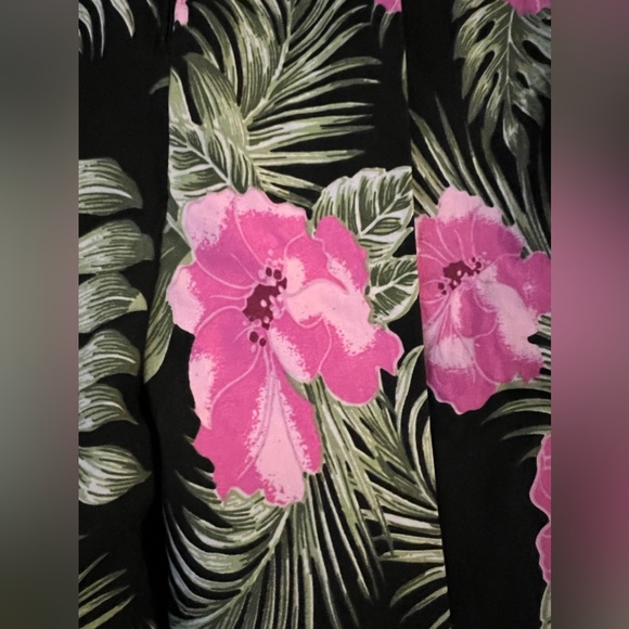 Pinup Couture Pinup Girl Clothing Traci Lords Tropical print Capri pants. Large - Picture 4 of 4